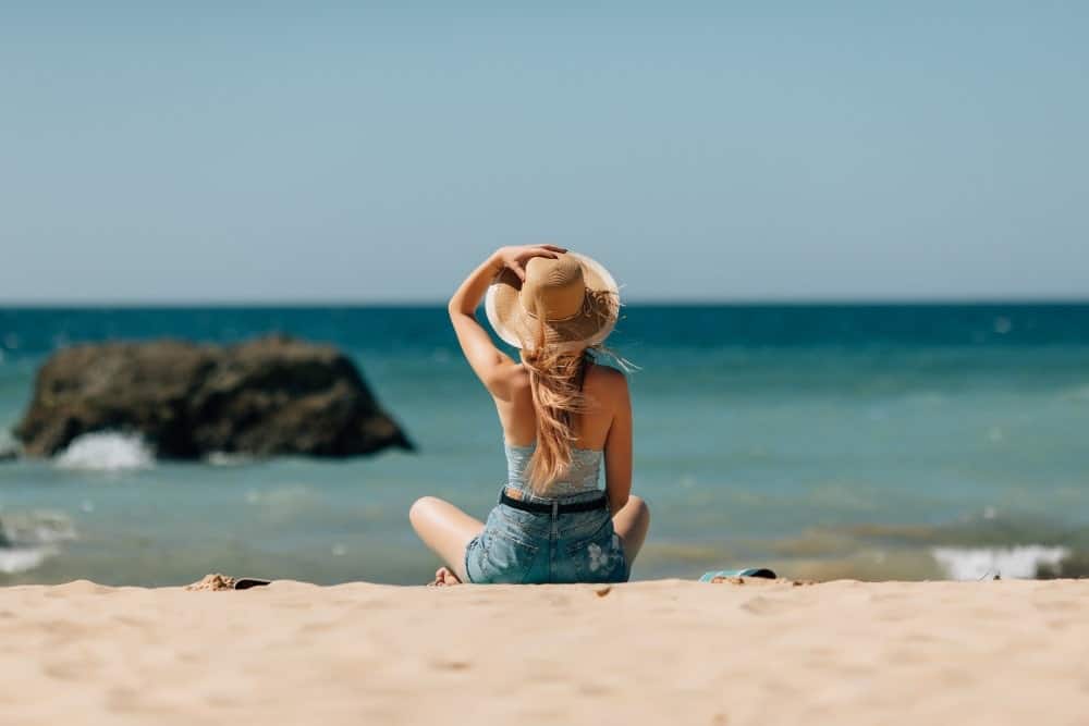 chica playa camping